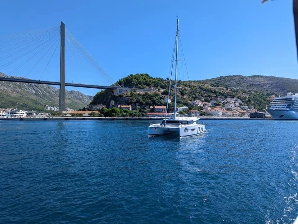 Premium catamaran yacht sailing — Omare Yachting